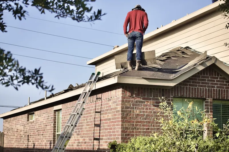 Professional roofer working on a residential roof in Pomello Ranch